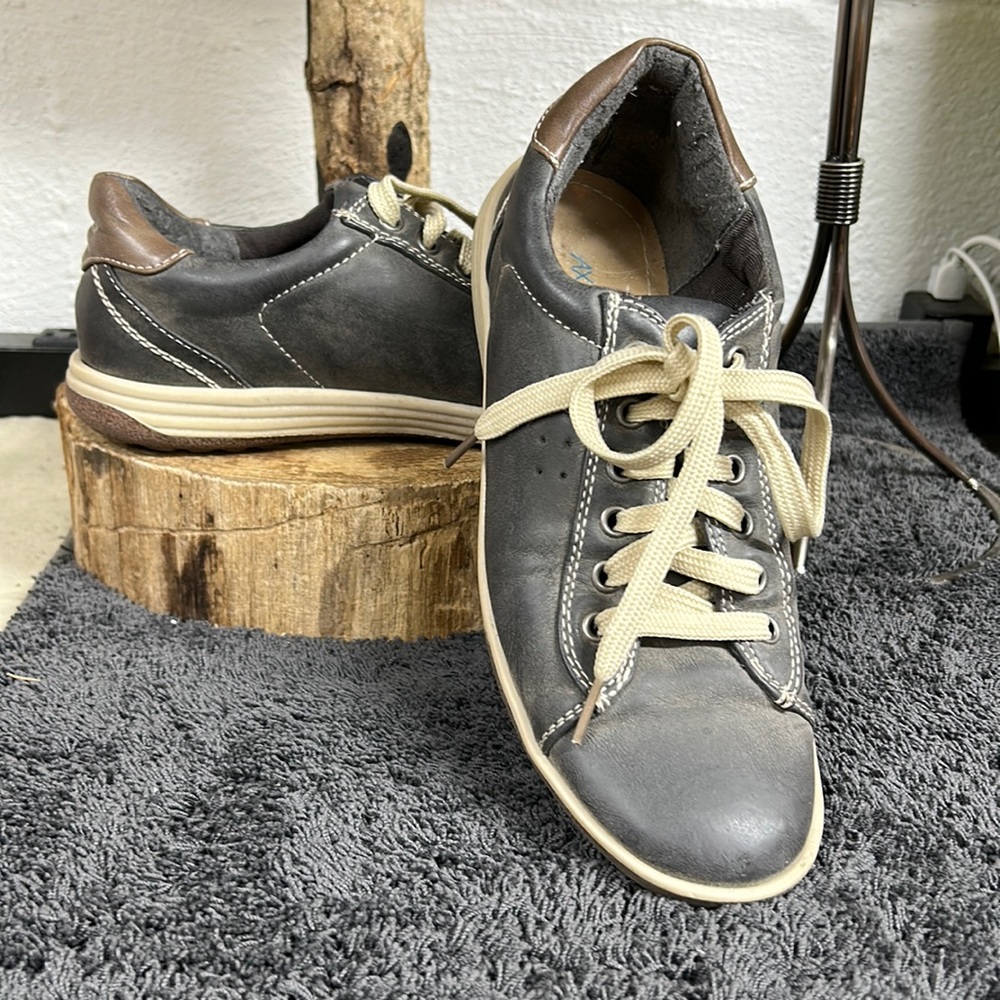 AXXIOM‎ shoes for life gray and cream color size 7